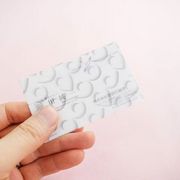 名刺をグラシン袋に入れて渡してみる